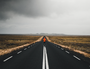 Photo d'un joggeur dans une tempête